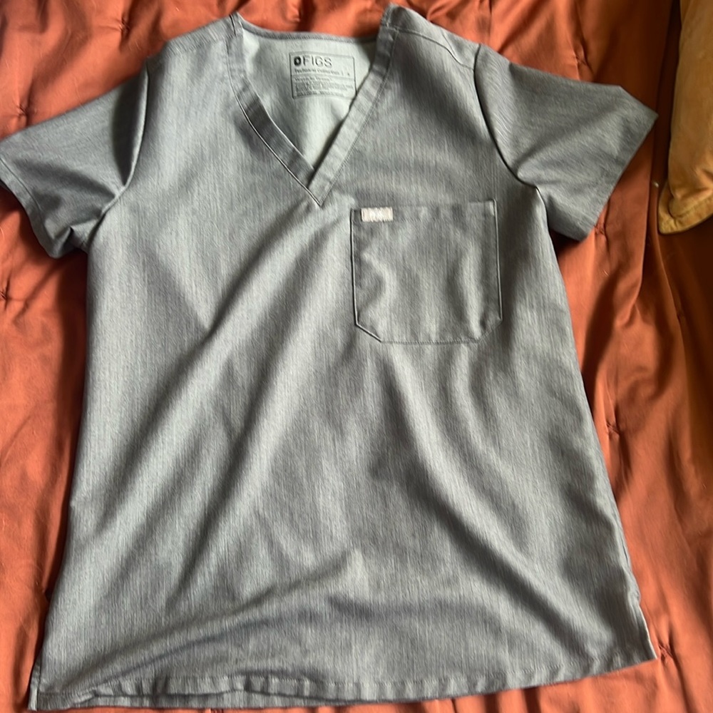 graphite gray figs scrub set. catarina top and high waisted joggers, size small